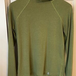 Stio Women’s Green long sleeved turtleneck pullover size medium